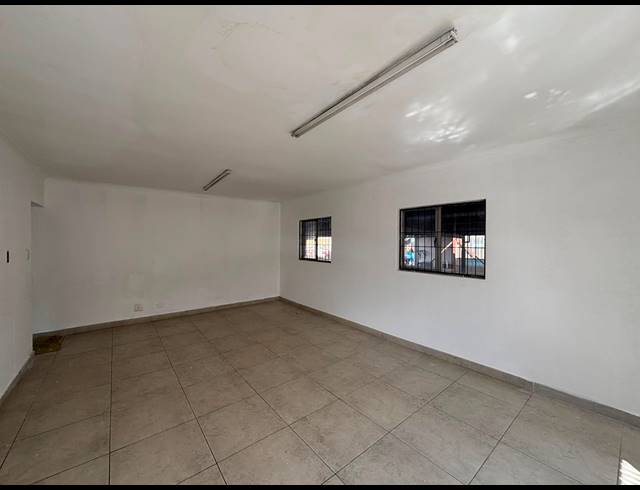 2,250M² WAREHOUSE TO LET IN PHOENIX INDUSTRIAL